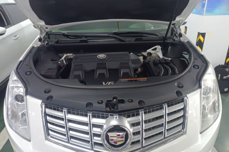 Used Cadillac SRX 2015 3.0L Comfort Version Engine Bay