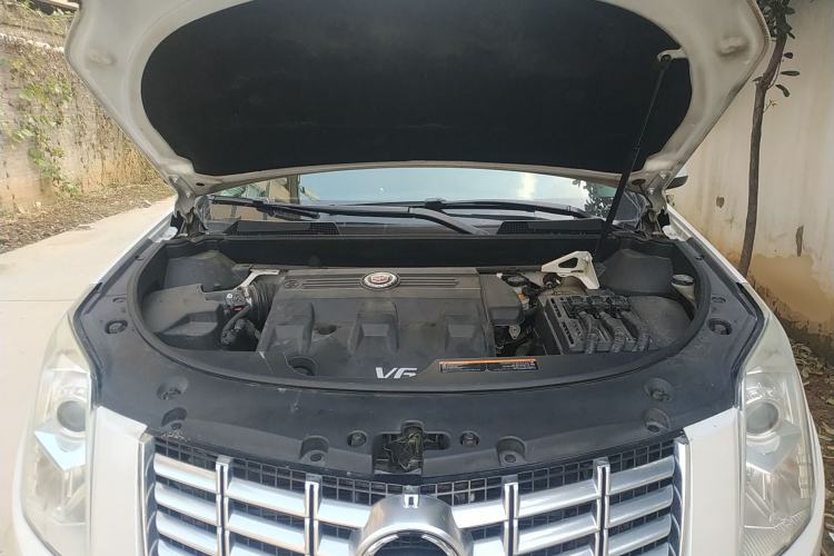 Used Cadillac SRX 2015 3.0L Comfort Version Engine Bay