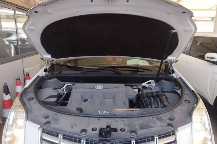 Used Cadillac SRX 2015 3.0L Comfort Version Engine Bay