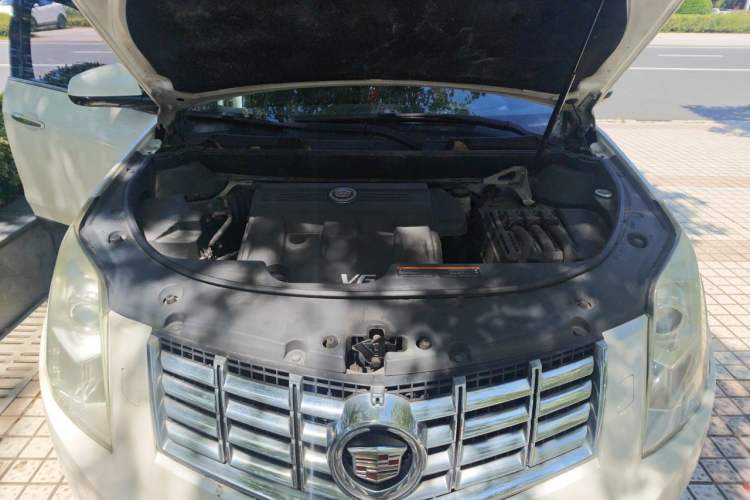 Used Cadillac SRX 2015 3.0L Comfort Version Engine Bay
