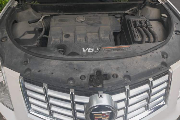 Used Cadillac SRX 2015 3.0L Comfort Version Engine Bay