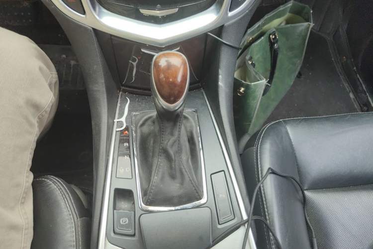 Used Cadillac SRX 2015 3.0L Elite Model Gear Lever