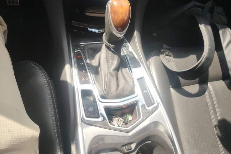 Used Cadillac SRX 2015 3.0L Elite Model Gear Lever