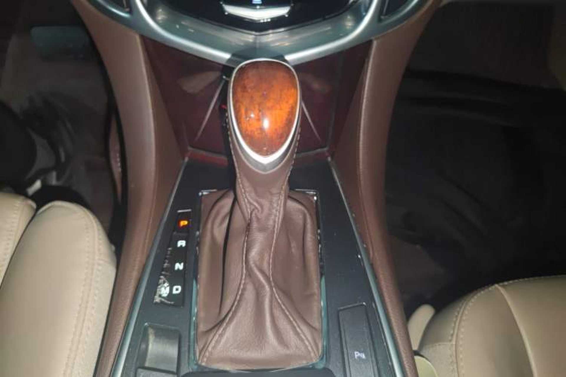 Used Cadillac SRX 2015 3.0L Elite Model Gear Lever