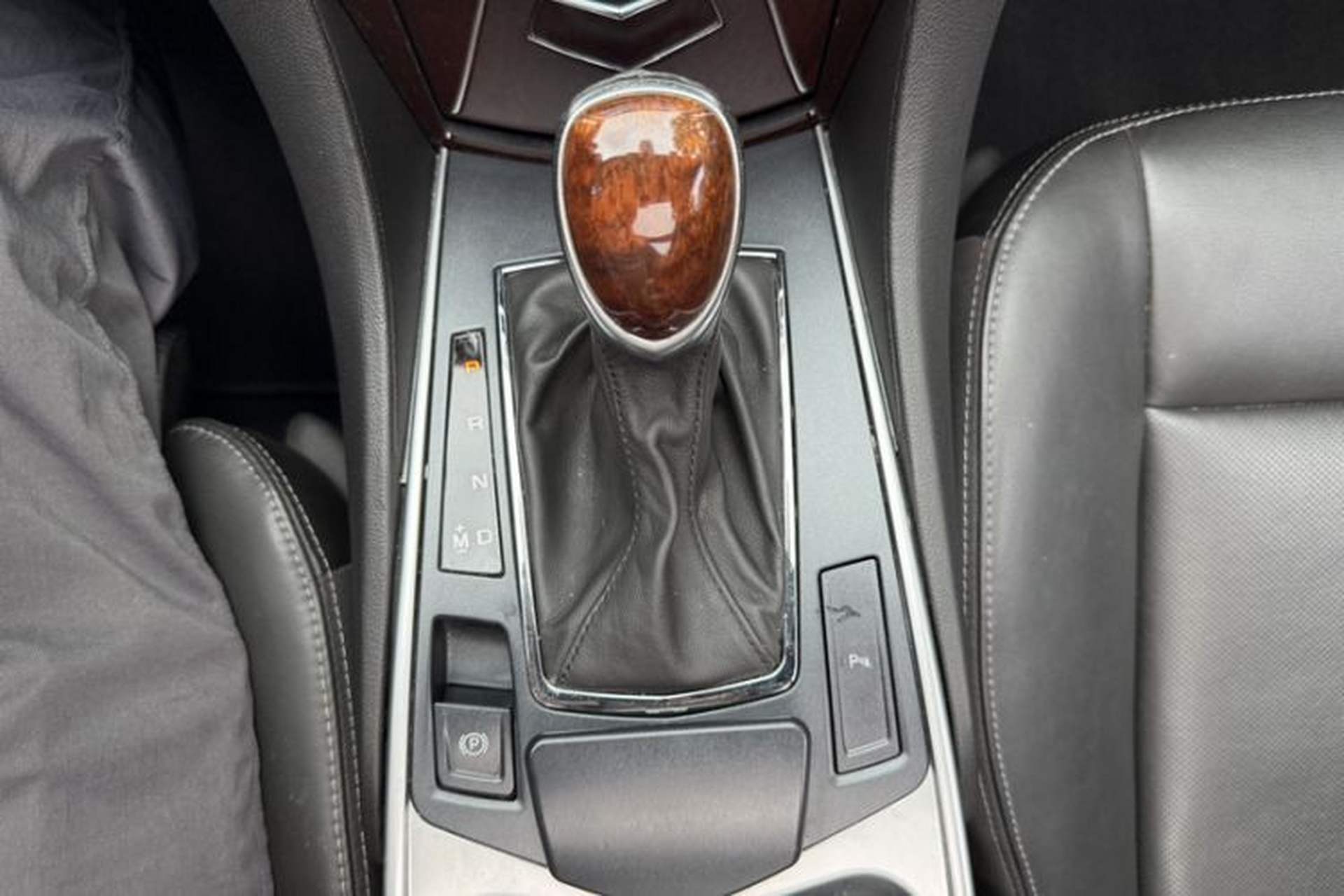 Used Cadillac SRX 2015 3.0L Elite Model Gear Lever