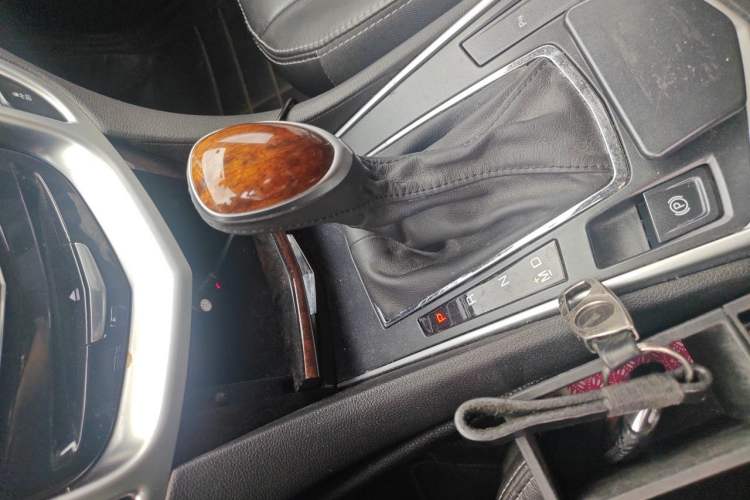 Used Cadillac SRX 2015 3.0L Elite Model Gear Lever