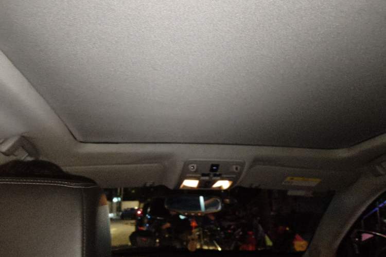 Used Cadillac SRX 2015 3.0L Elite Model Headliner