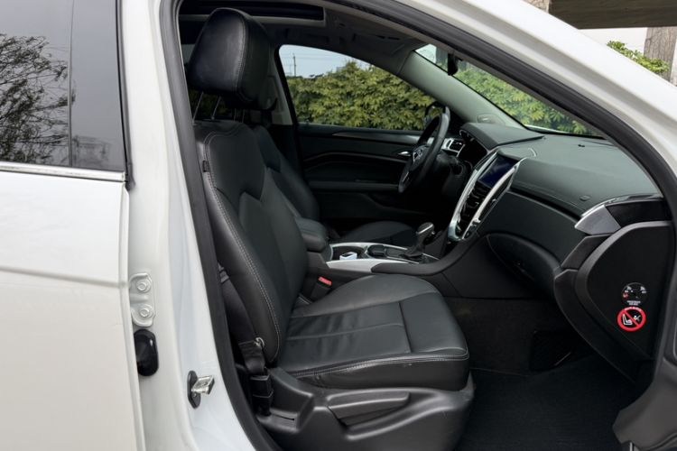 Used Cadillac SRX 2015 3.0L Comfort Version Interior 1