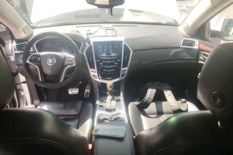 Used Cadillac SRX 2015 3.0L Elite Model Interior 2
