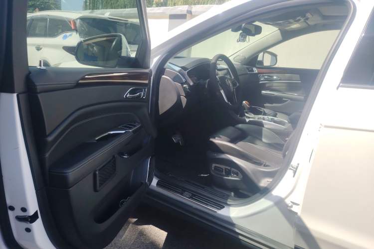 Used Cadillac SRX 2015 3.0L Elite Model Interior 3