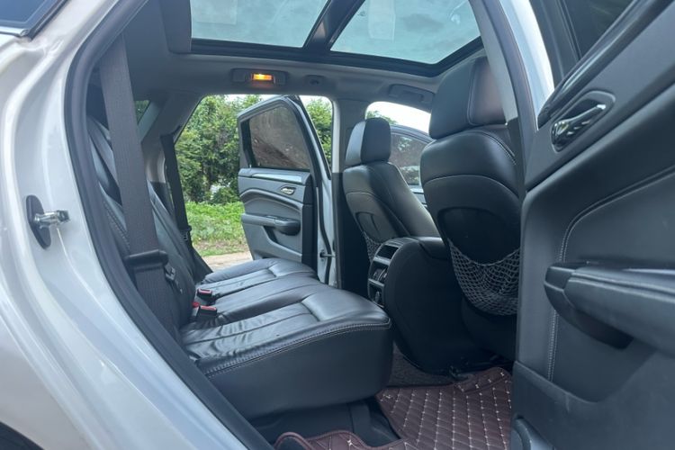 Used Cadillac SRX 2015 3.0L Comfort Version Interior 4