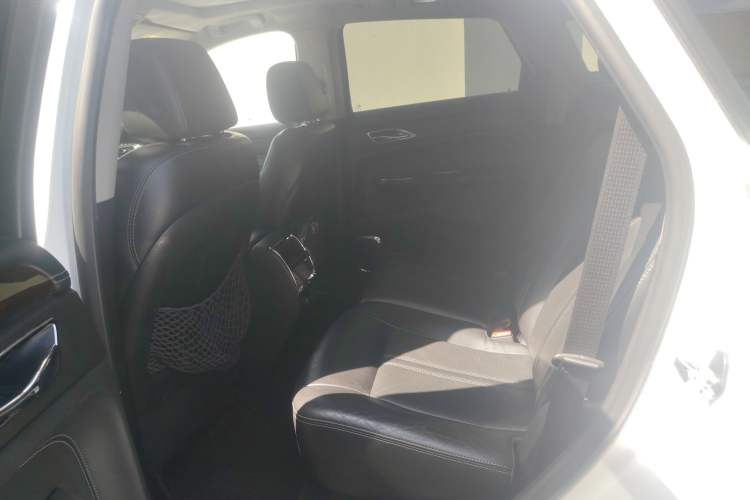 Used Cadillac SRX 2015 3.0L Elite Model Interior 4