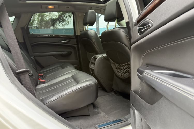 Used Cadillac SRX 2015 3.0L Elite Model Interior 4