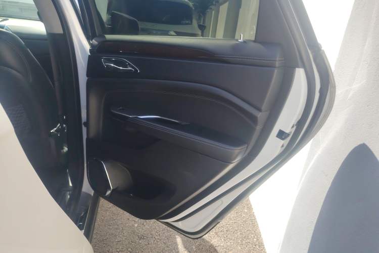 Used Cadillac SRX 2015 3.0L Elite Model Interior 6