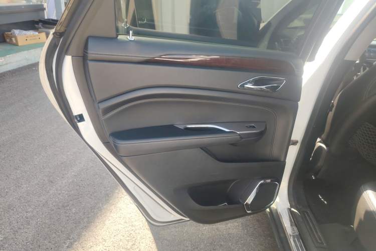 Used Cadillac SRX 2015 3.0L Elite Model Interior 8