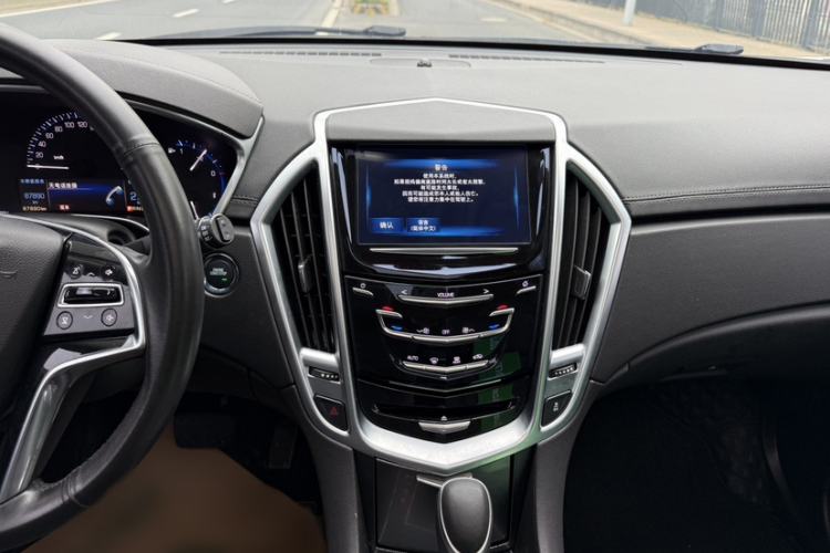 Used Cadillac SRX 2015 3.0L Comfort Version Interior 9