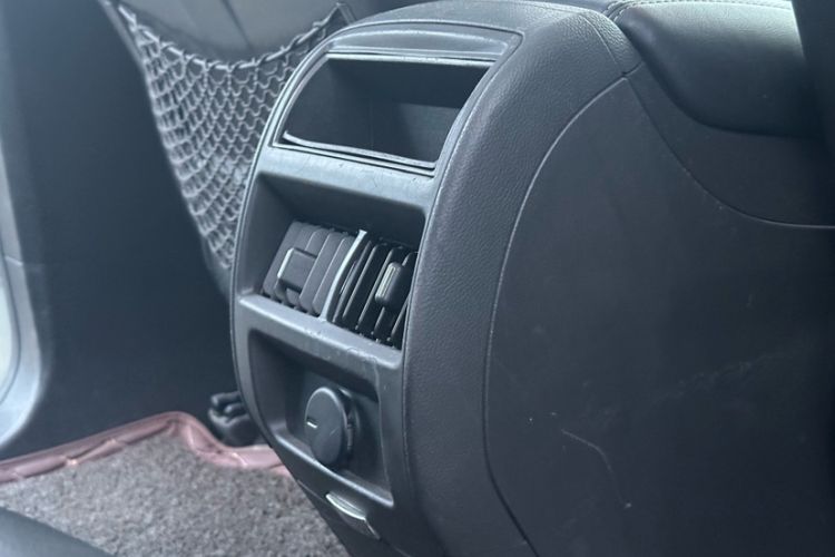Used Cadillac SRX 2015 3.0L Comfort Version Interior 9
