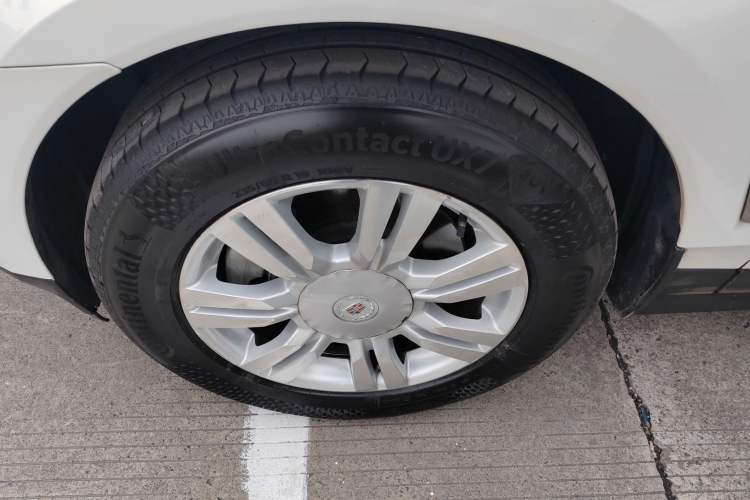 Used Cadillac SRX 2015 3.0L Elite Model Left Front Wheel Hub