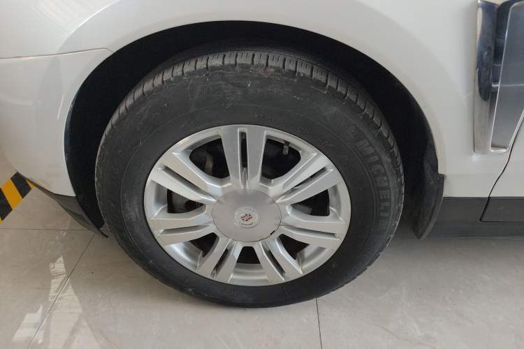 Used Cadillac SRX 2015 3.0L Elite Model Left Front Wheel Hub