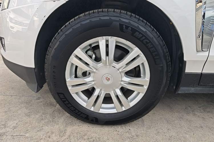 Used Cadillac SRX 2015 3.0L Elite Model Left Front Wheel Hub
