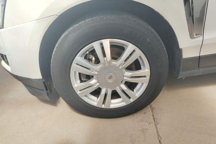 Used Cadillac SRX 2015 3.0L Comfort Version Left Front Wheel Hub