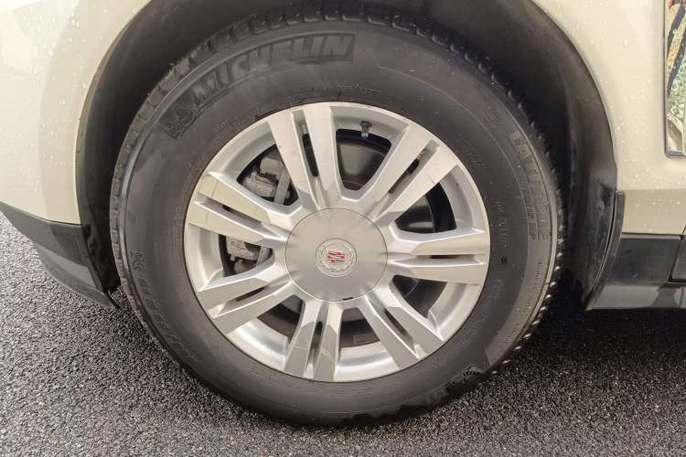 Used Cadillac SRX 2015 3.0L Comfort Version Left Front Wheel Hub