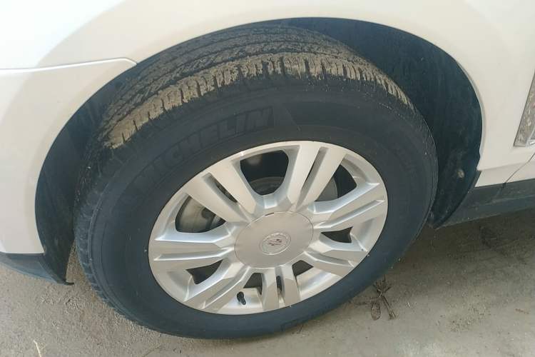 Used Cadillac SRX 2015 3.0L Comfort Version Left Front Wheel Hub
