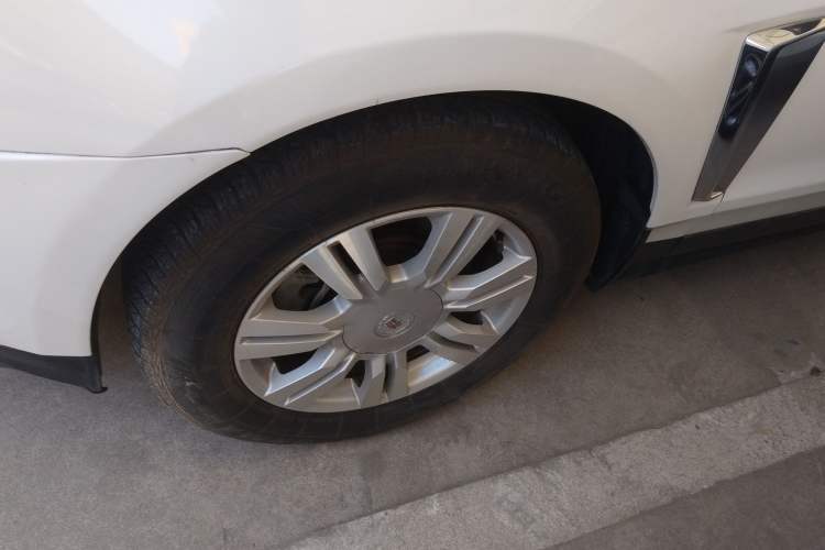 Used Cadillac SRX 2015 3.0L Comfort Version Left Front Wheel Hub
