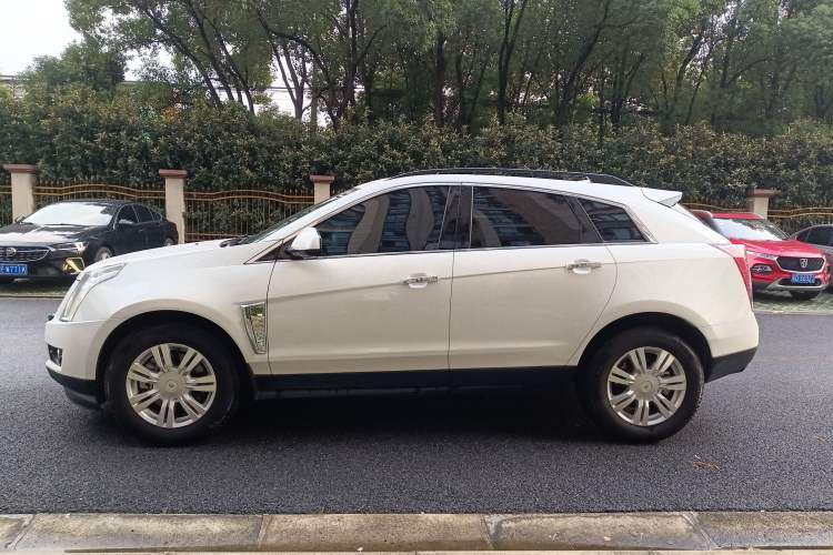Used Cadillac SRX 2015 3.0L Comfort Version Left Side