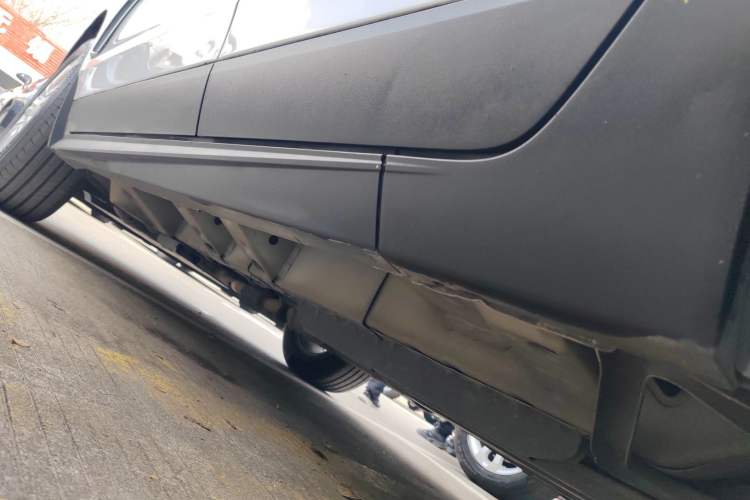 Used Cadillac SRX 2015 3.0L Elite Model Left Side Sill
