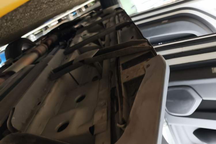 Used Cadillac SRX 2015 3.0L Comfort Version Left Side Sill