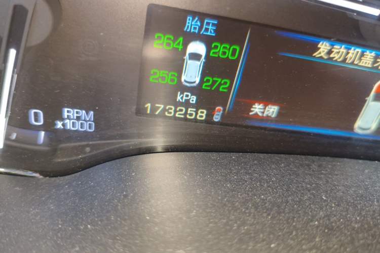 Used Cadillac SRX 2015 3.0L Elite Model Odometer Close Up