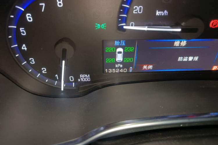 Used Cadillac SRX 2015 3.0L Comfort Version Odometer Close Up