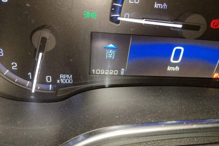 Used Cadillac SRX 2015 3.0L Elite Model Odometer Close Up