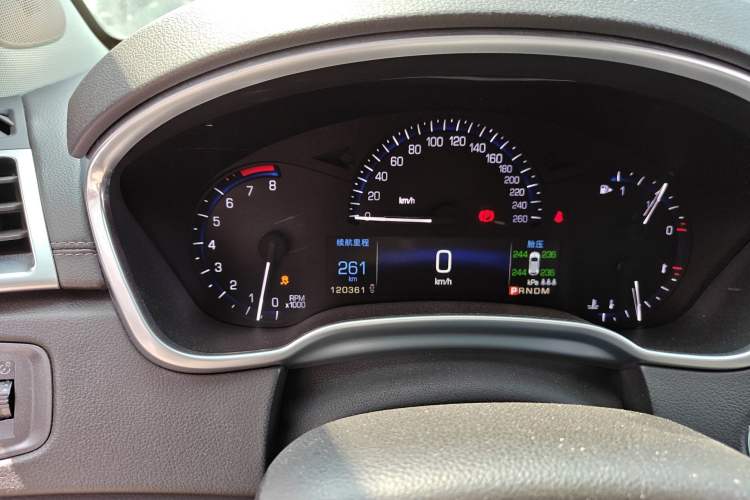 Used Cadillac SRX 2015 3.0L Elite Model Odometer Close Up