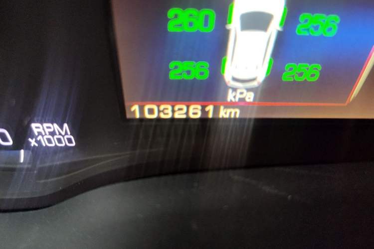 Used Cadillac SRX 2015 3.0L Elite Model Odometer Close Up