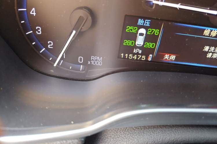 Used Cadillac SRX 2015 3.0L Elite Model Odometer Close Up