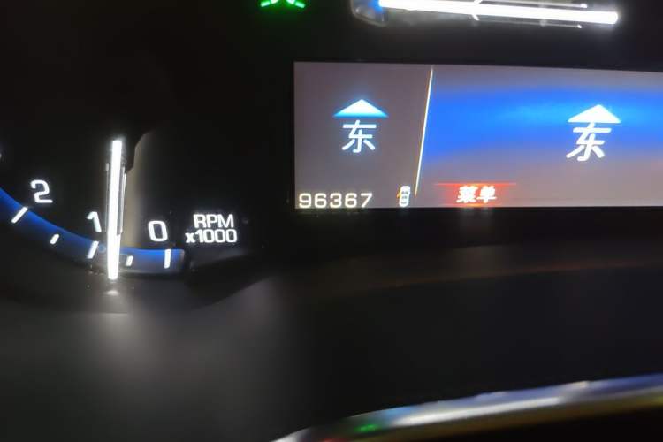 Used Cadillac SRX 2015 3.0L Elite Model Odometer Close Up