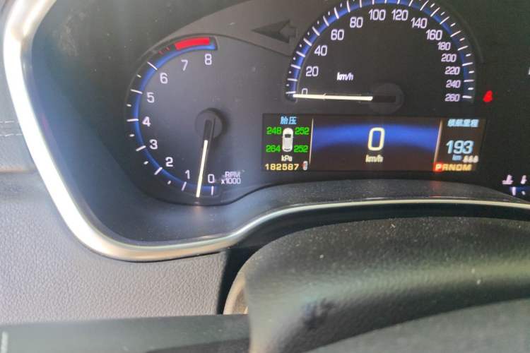 Used Cadillac SRX 2015 3.0L Comfort Version Odometer Close Up