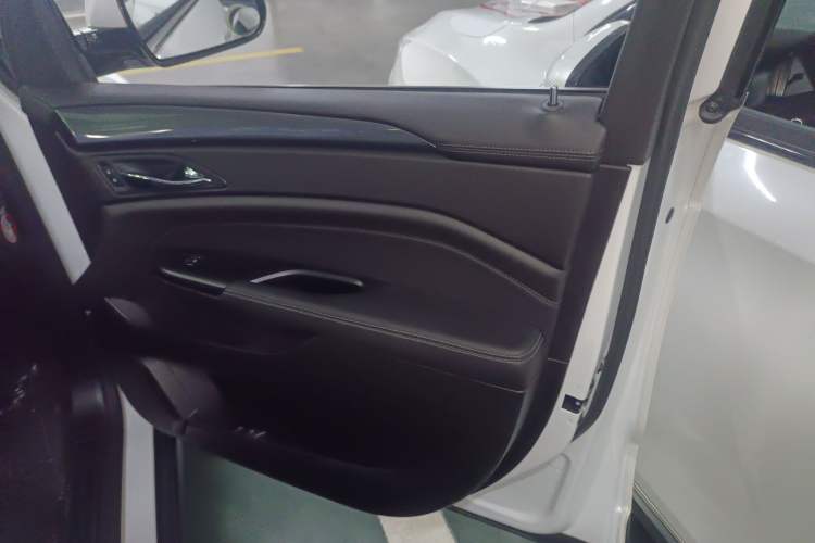Used Cadillac SRX 2015 3.0L Comfort Version Right Front Door Interior