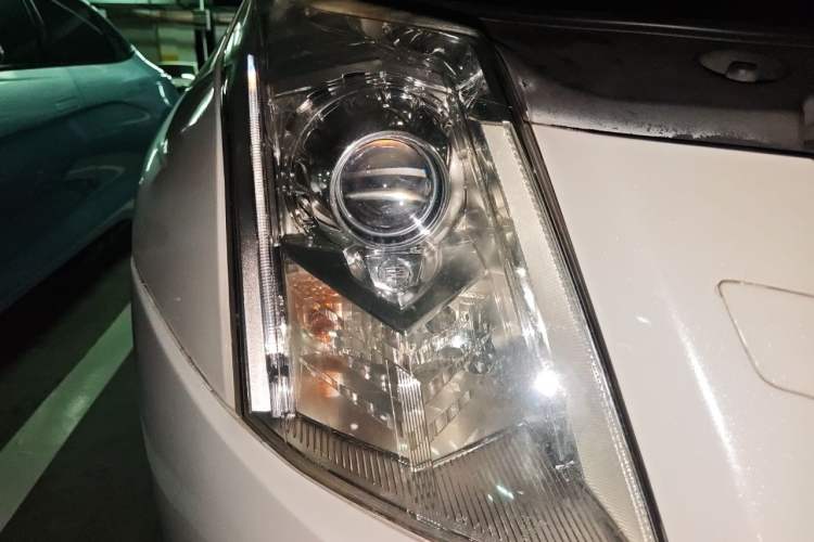 Used Cadillac SRX 2015 3.6L Flagship Edition Right Front Headlight