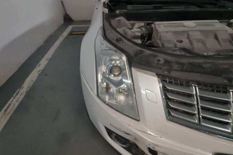 Used Cadillac SRX 2015 3.0L Comfort Version Right Front Headlight