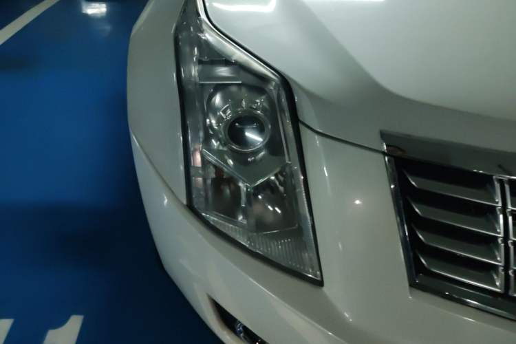 Used Cadillac SRX 2015 3.0L Comfort Version Right Front Headlight