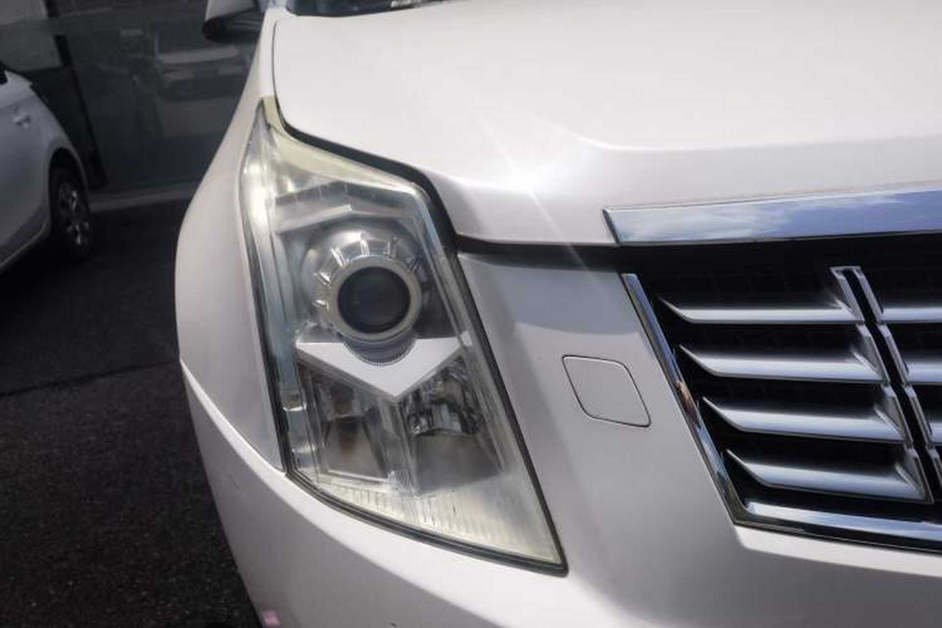 Used Cadillac SRX 2015 3.0L Comfort Version Right Front Headlight