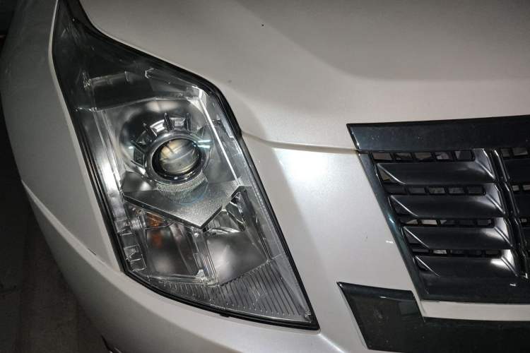 Used Cadillac SRX 2015 3.0L Comfort Version Right Front Headlight