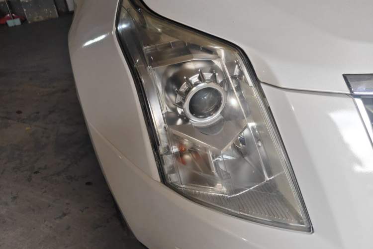 Used Cadillac SRX 2015 3.0L Comfort Version Right Front Headlight