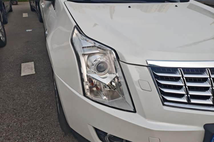 Used Cadillac SRX 2015 3.0L Comfort Version Right Front Headlight