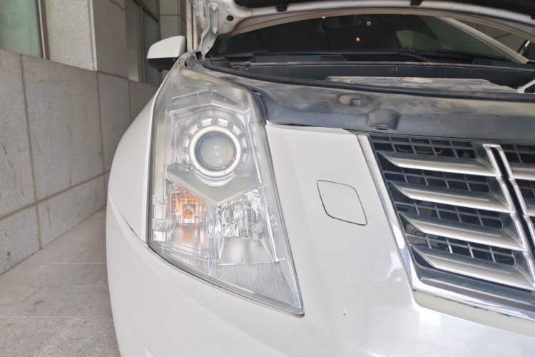 Used Cadillac SRX 2015 3.0L Comfort Version Right Front Headlight