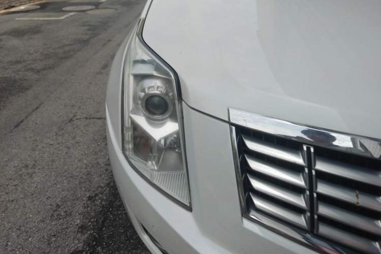 Used Cadillac SRX 2015 3.0L Elite Model Right Front Headlight