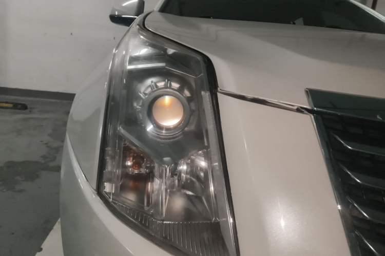 Used Cadillac SRX 2015 3.0L Elite Model Right Front Headlight